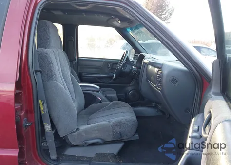 2002 GMC Sonoma Sls from USA, damaged, VIN 1GTDT13W42K210235